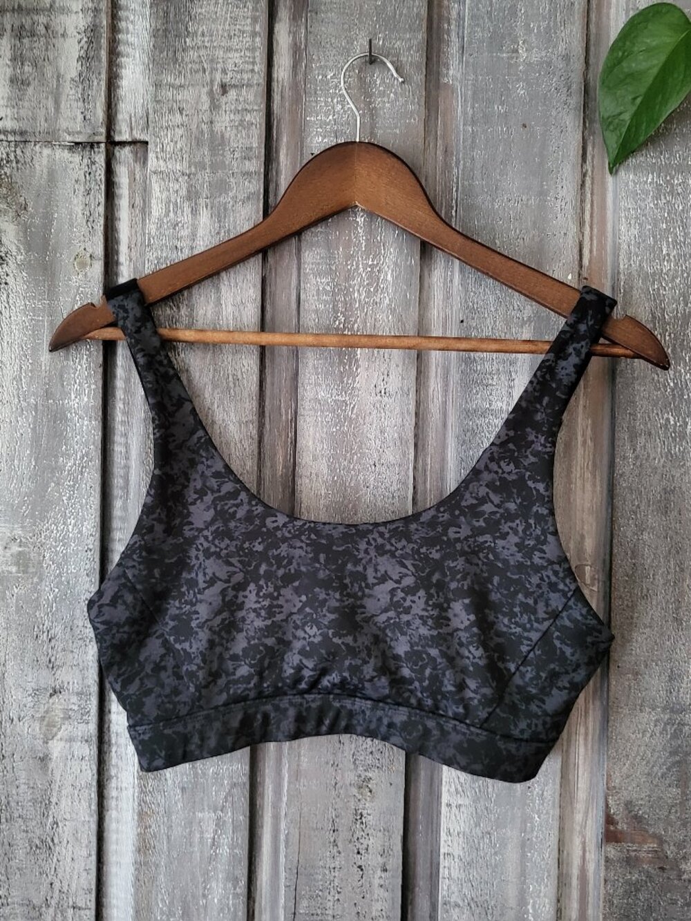 Lolë Sports Bra - Size Medium - Abstract Dark Grey Black